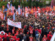 راهپیمایی مردم در میدانی که اردوغان آن را ممنوع کرد + تصاویر